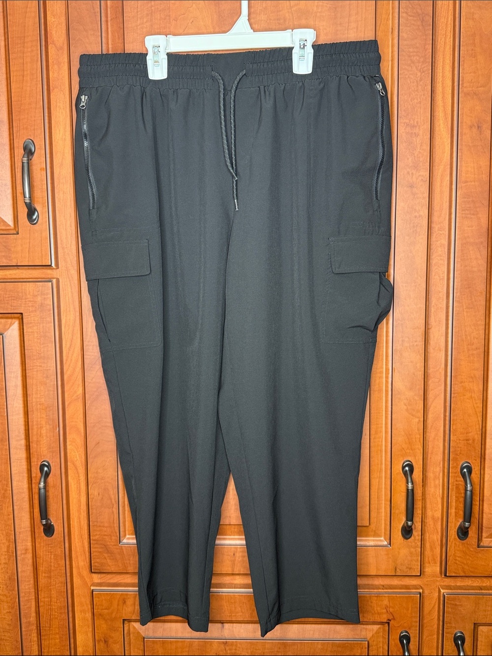 Women’s Avalanche Black Cargo Capris With Drawstring Waist. Size: XL